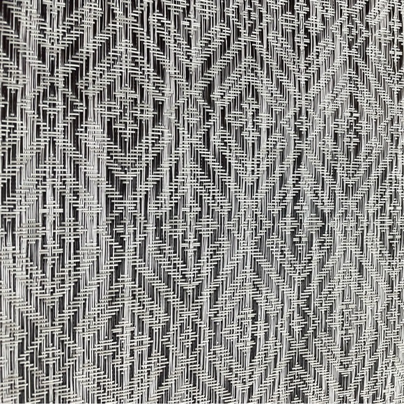 D-1 NWOT Set of 5 Black & White Plastic Woven Placemats Aztec Design. 18x13 - Picture 4 of 5